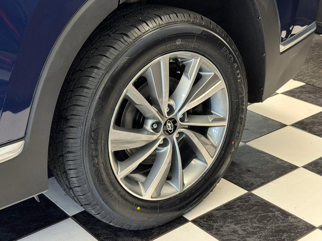 2019 Hyundai Santa Fe Prefferred AWD+New Tires+Brakes+Camera+CLEANCARFAX Photo126