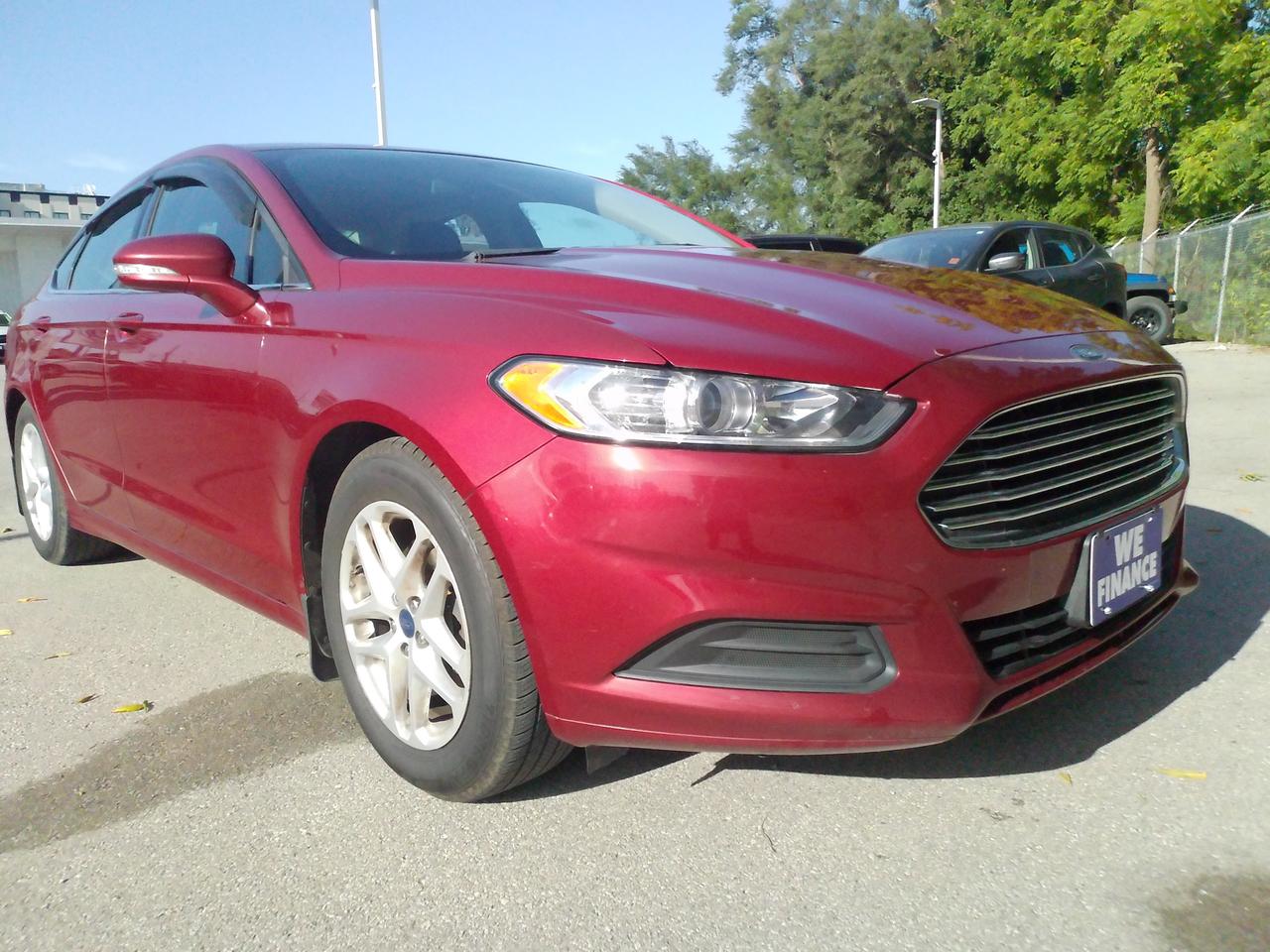 2016 Ford Fusion SE Photo1