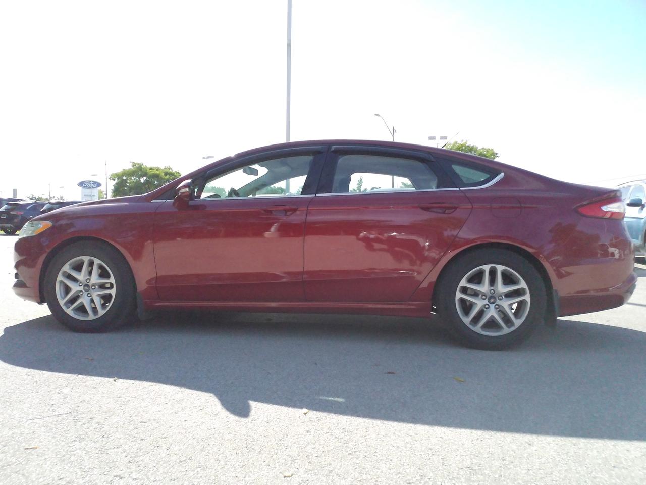 2016 Ford Fusion SE Photo