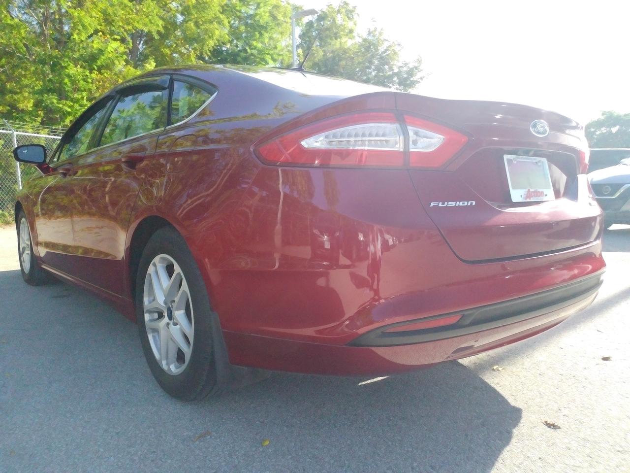 2016 Ford Fusion SE Photo