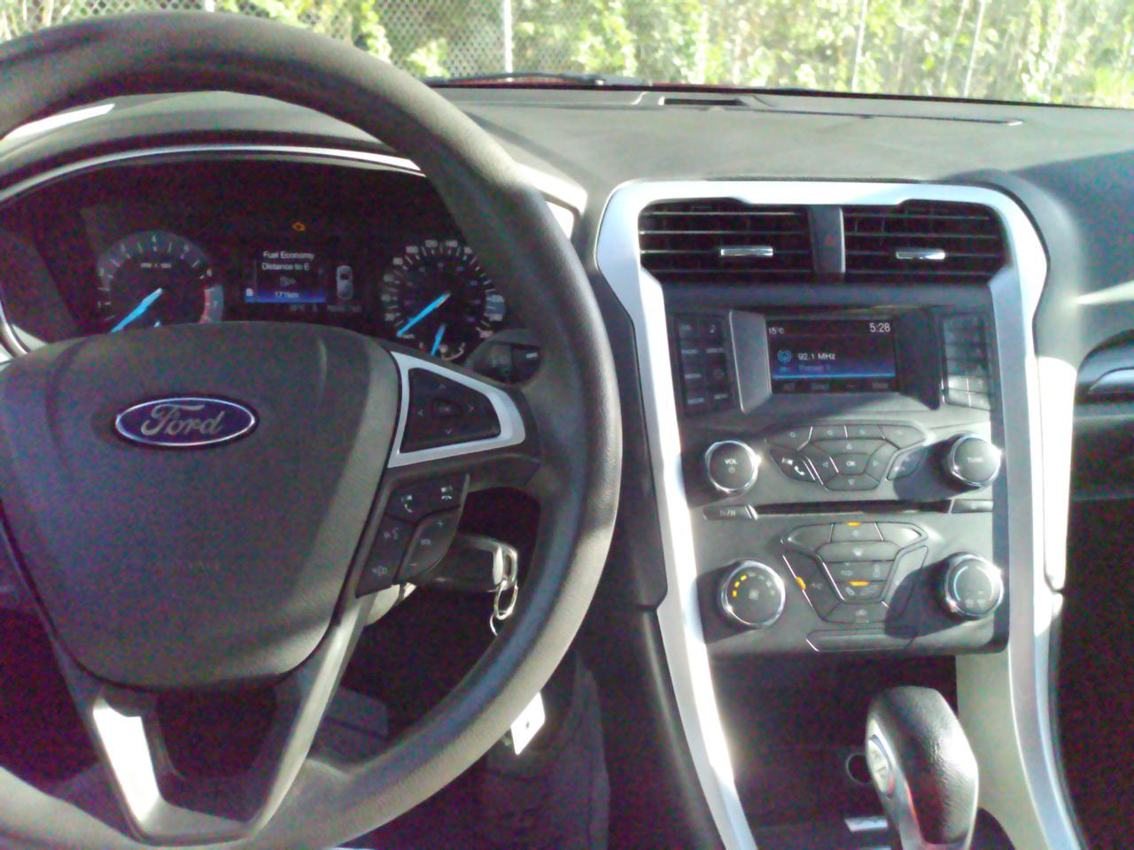 2016 Ford Fusion SE Photo