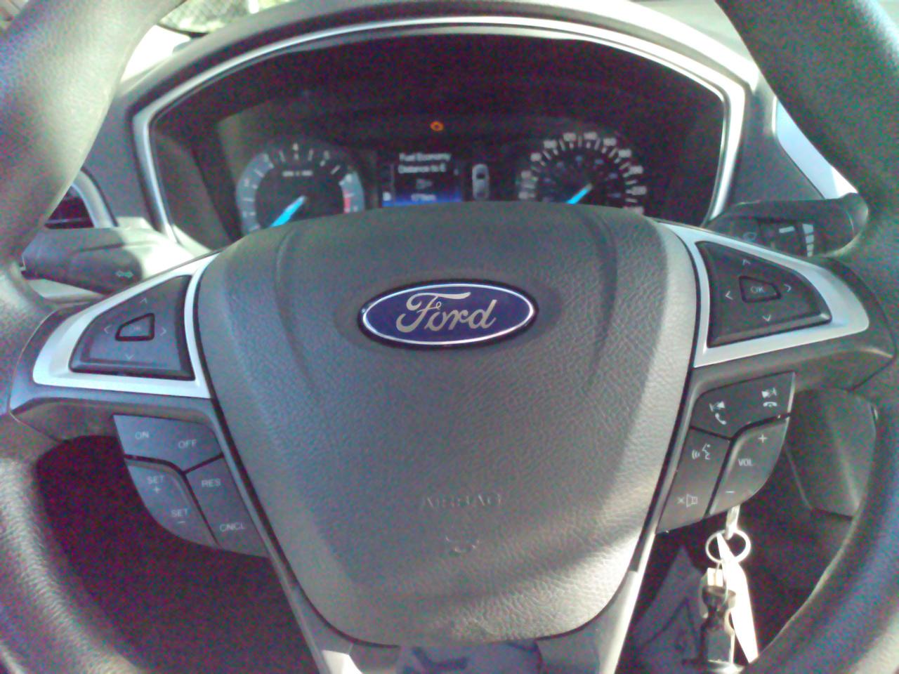 2016 Ford Fusion SE Photo