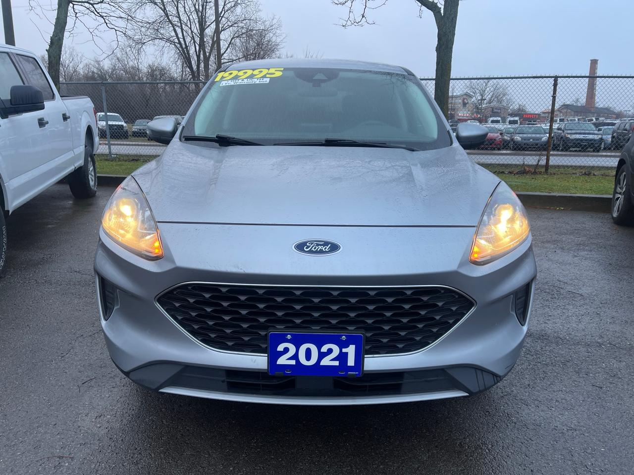 2021 Ford Escape SE, AWD, Lane Departure Warning, Alloy Wheels - Photo #2