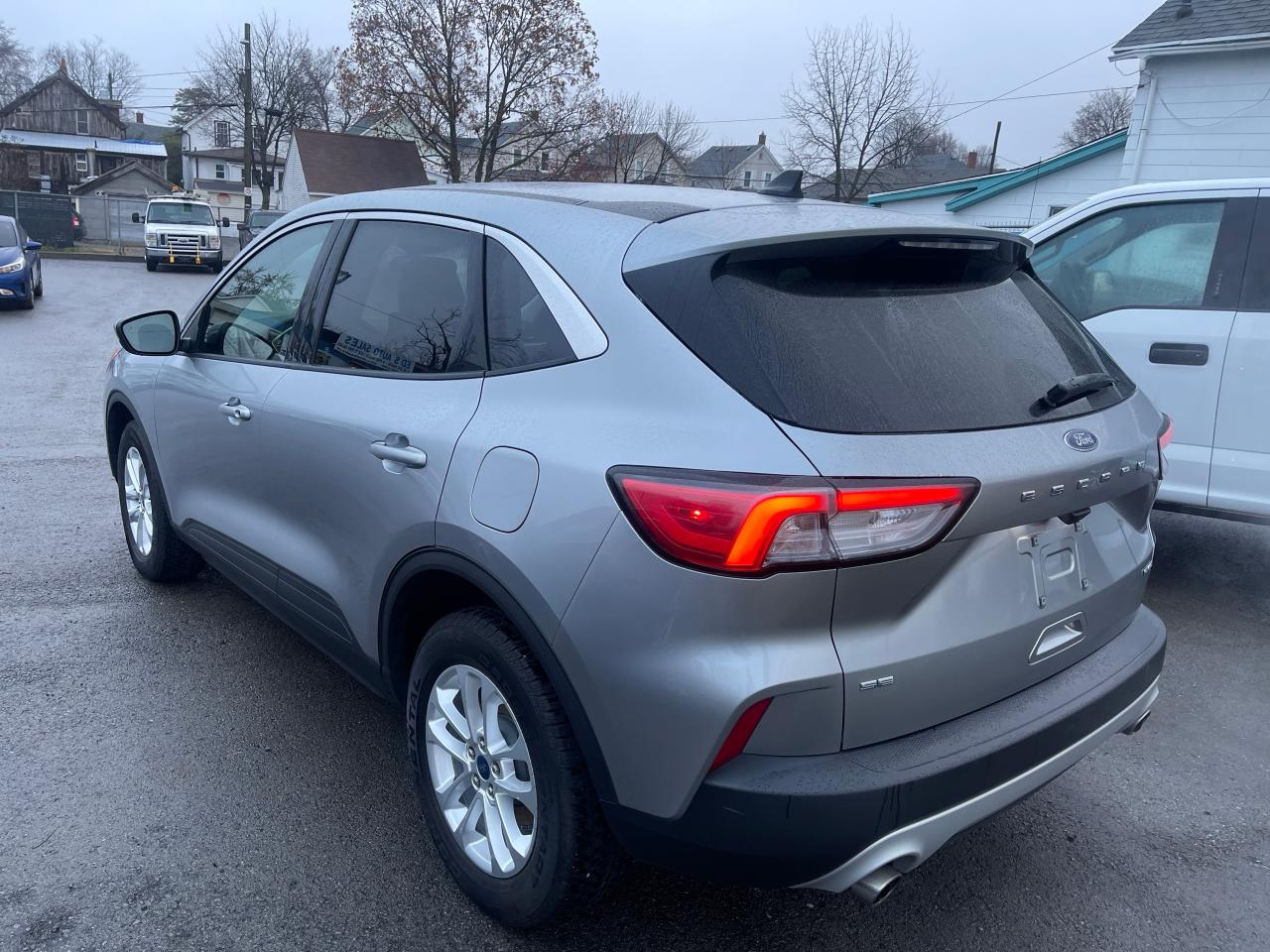 2021 Ford Escape SE, AWD, Lane Departure Warning, Alloy Wheels - Photo #4