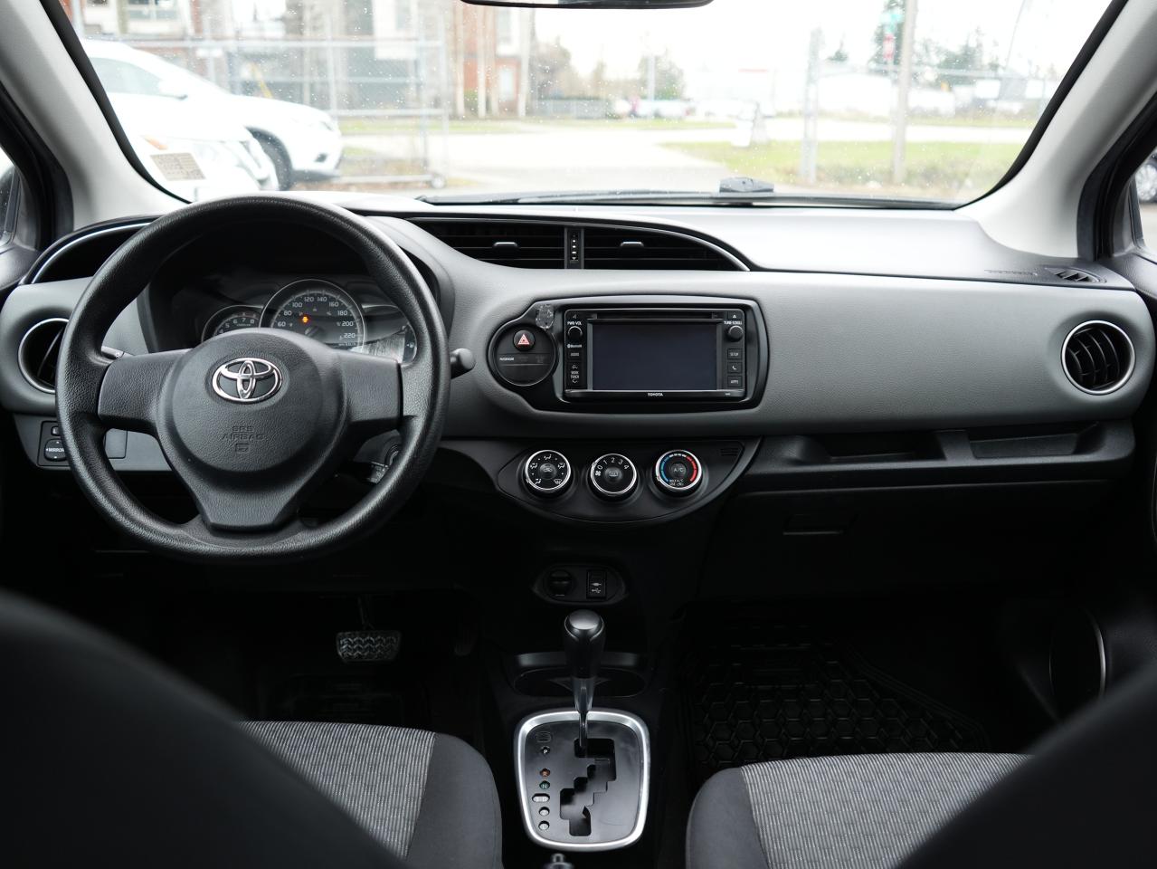 2015 Toyota Yaris 5dr HB Auto LE Photo10