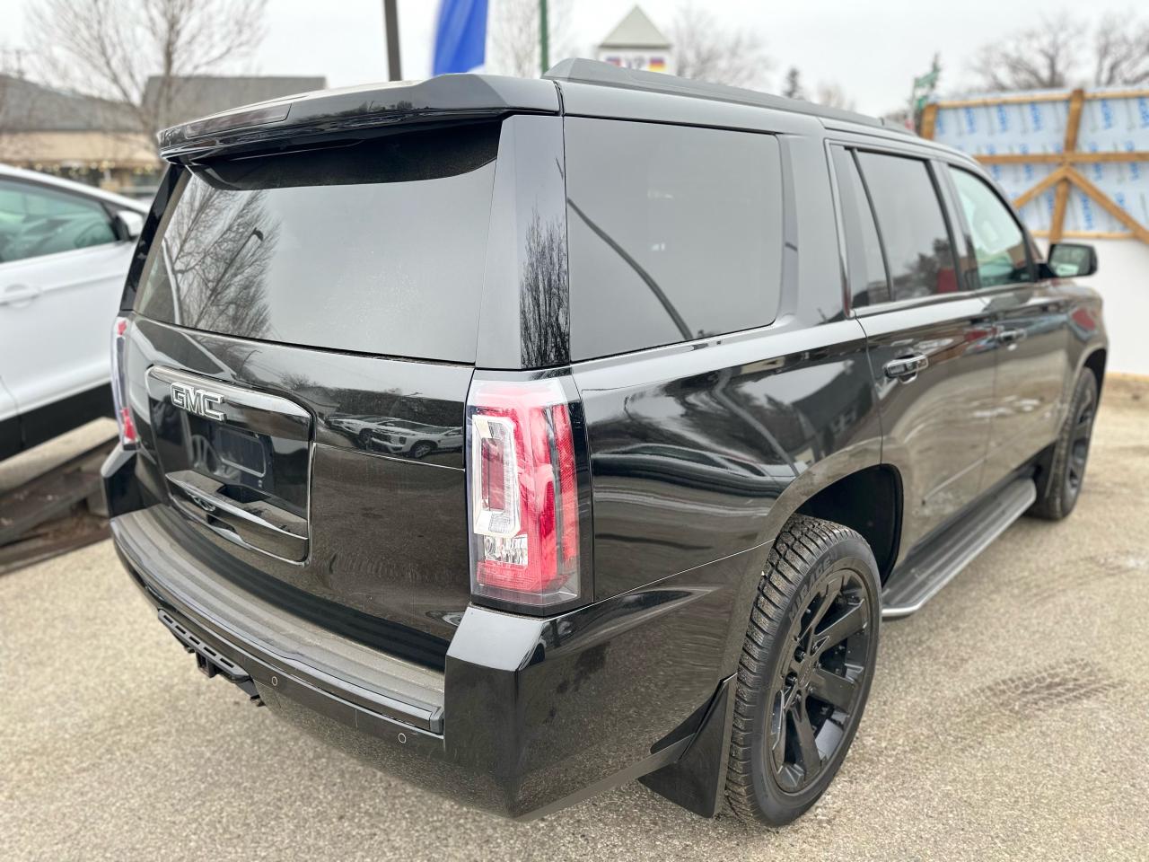 2017 GMC Yukon Denali - Photo #5