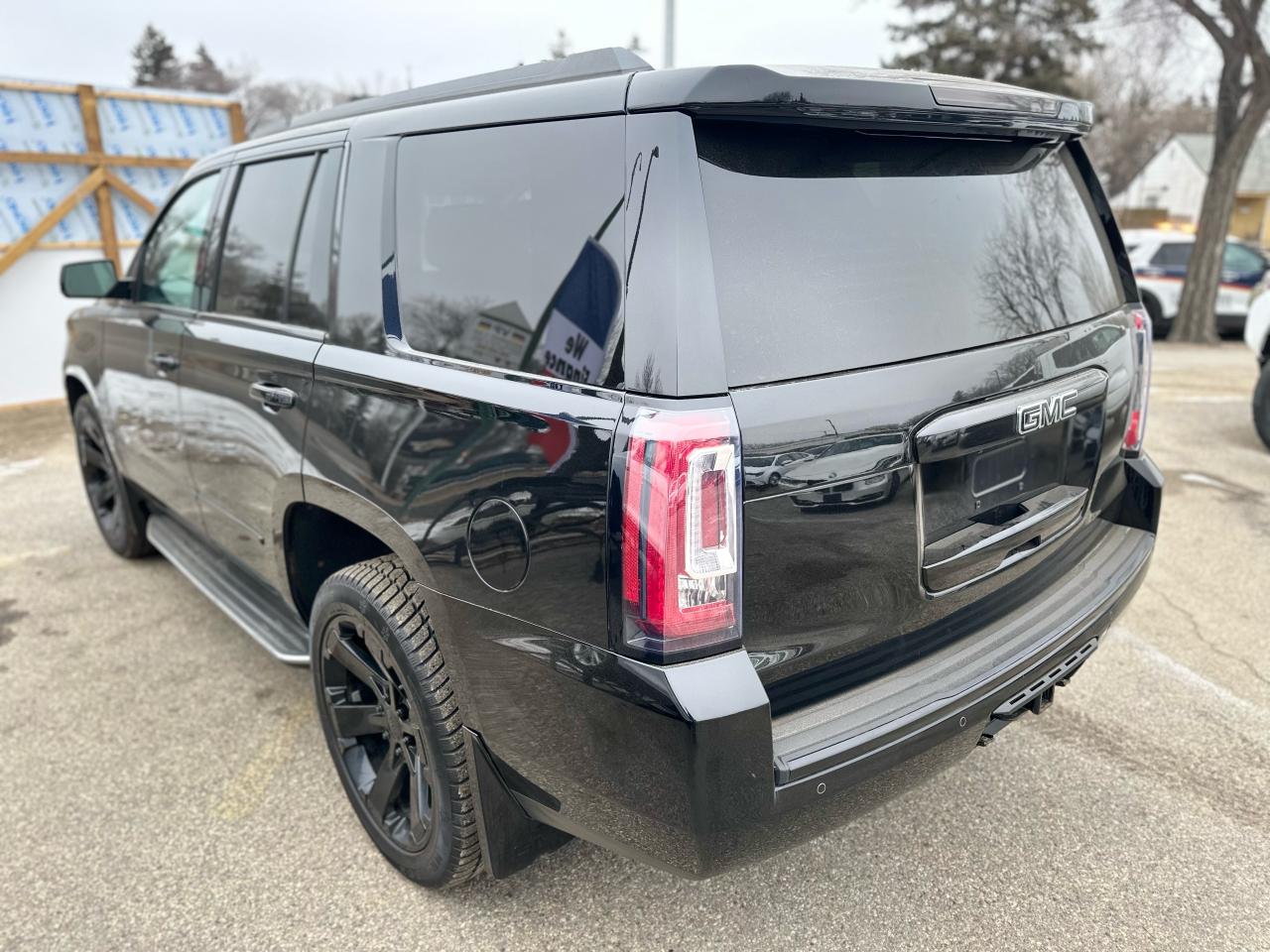 2017 GMC Yukon Denali - Photo #4