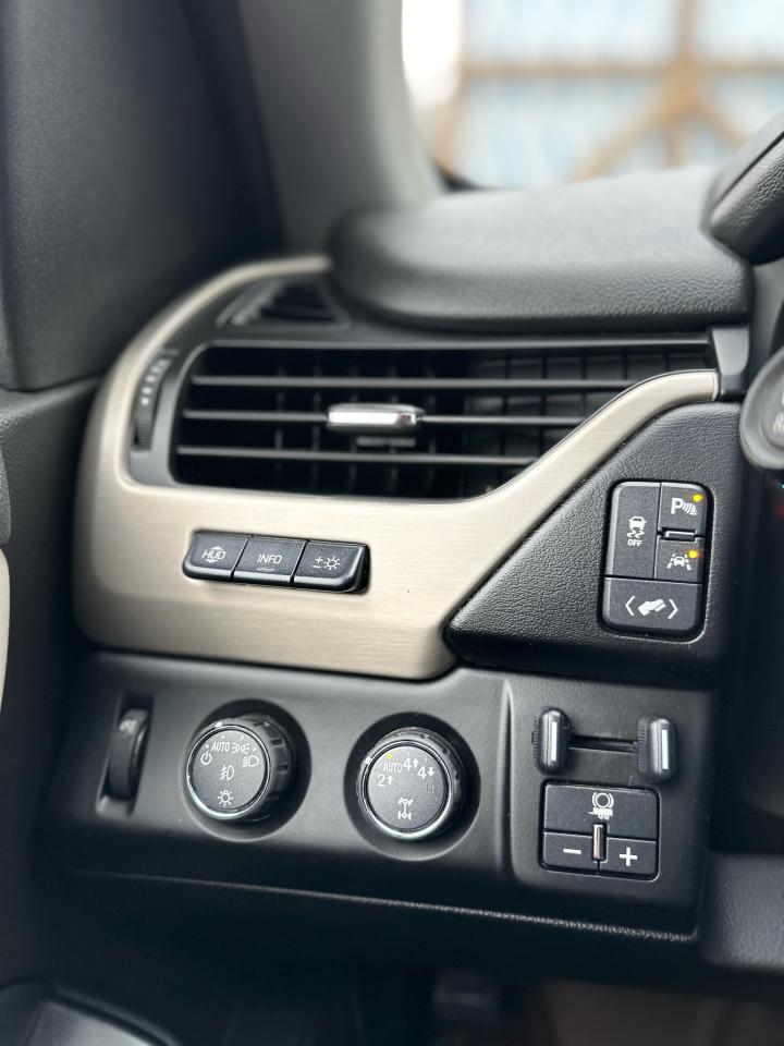 2017 GMC Yukon Denali - Photo #17