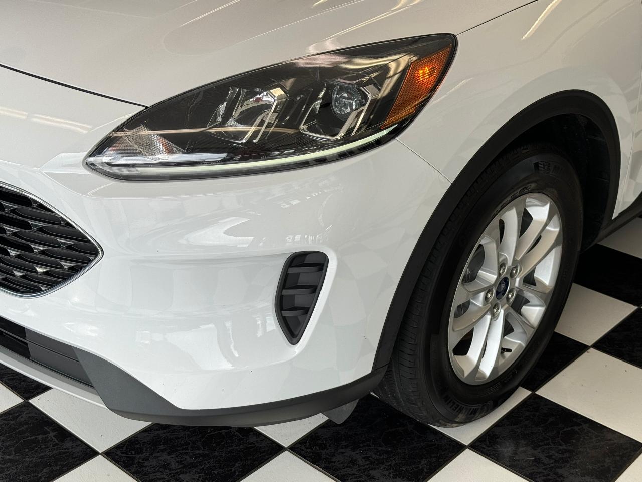 2020 Ford Escape SE+ApplePlay+Adaptive Cruise+LaneKeep+CLEAN CARFAX - Photo #42