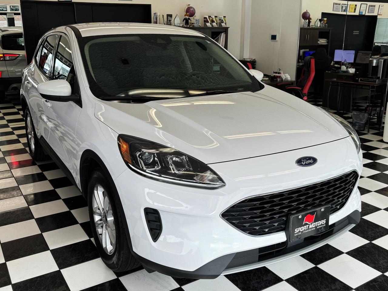 2020 Ford Escape SE+ApplePlay+Adaptive Cruise+LaneKeep+CLEAN CARFAX Photo72