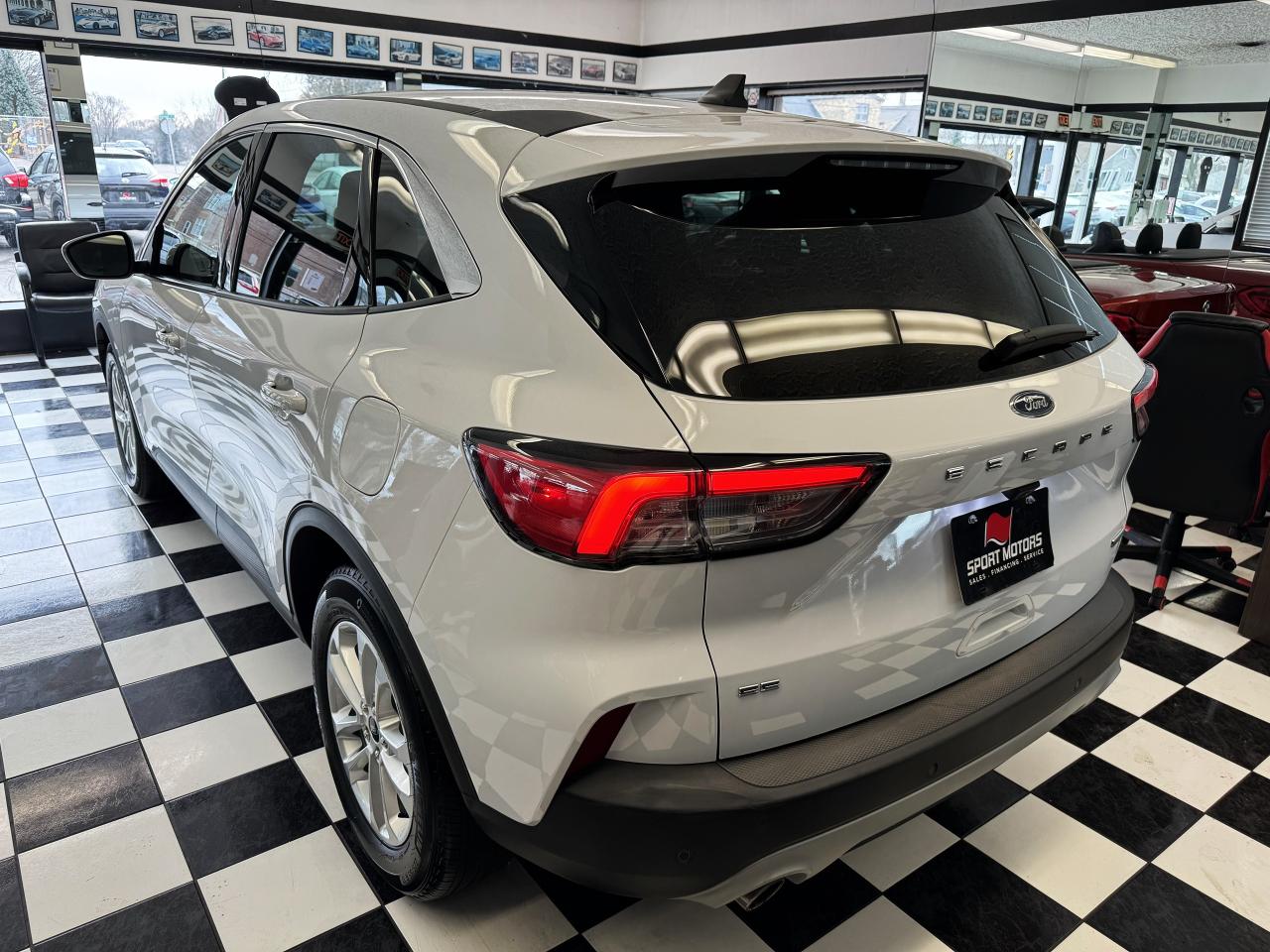 2020 Ford Escape SE+ApplePlay+Adaptive Cruise+LaneKeep+CLEAN CARFAX - Photo #2