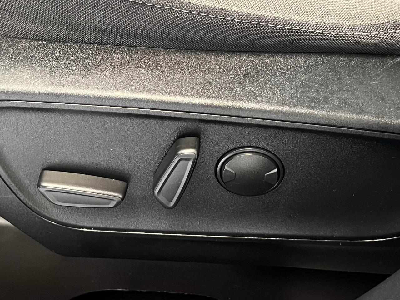2020 Ford Escape SE+ApplePlay+Adaptive Cruise+LaneKeep+CLEAN CARFAX - Photo #47