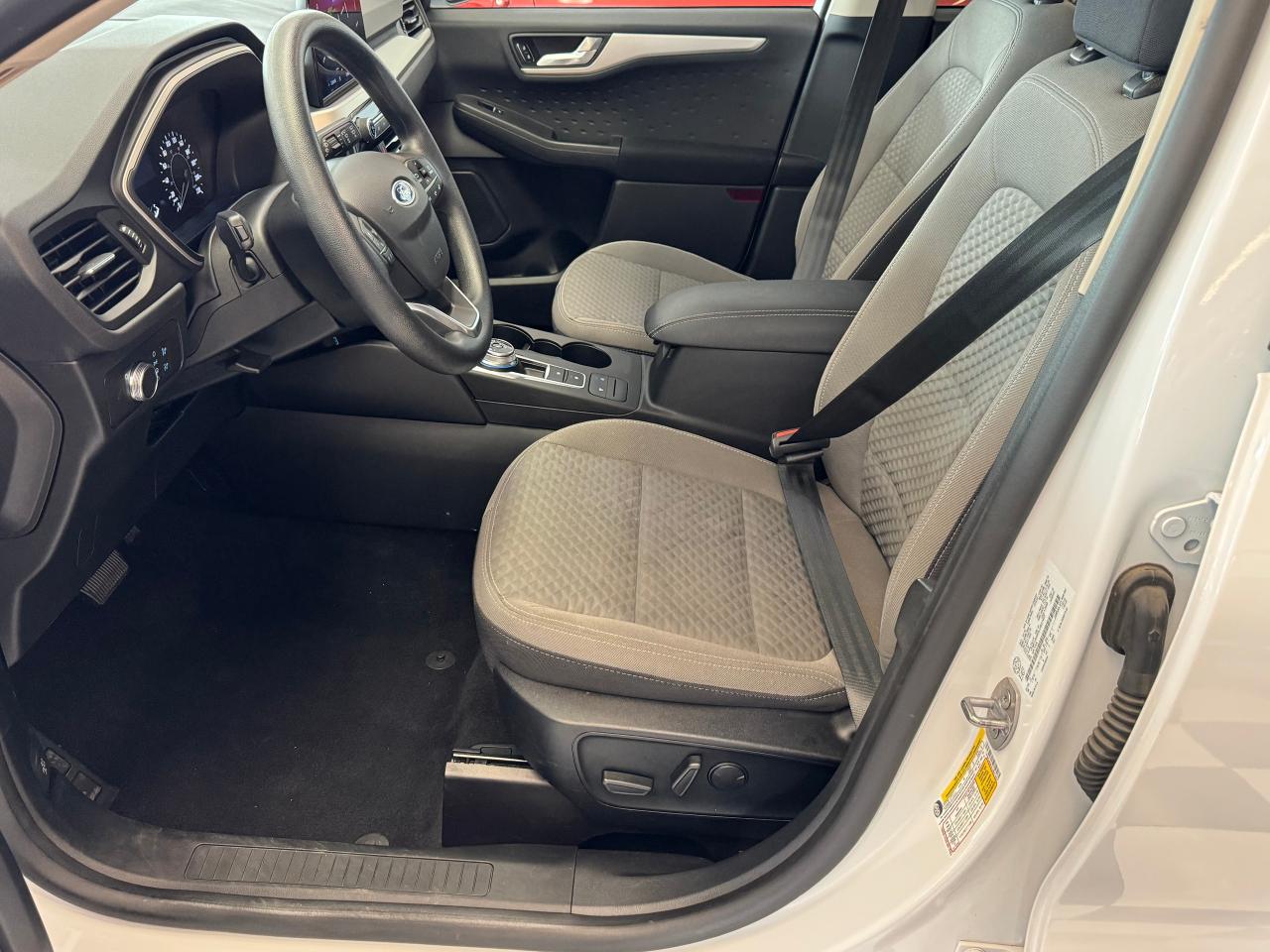 2020 Ford Escape SE+ApplePlay+Adaptive Cruise+LaneKeep+CLEAN CARFAX - Photo #19