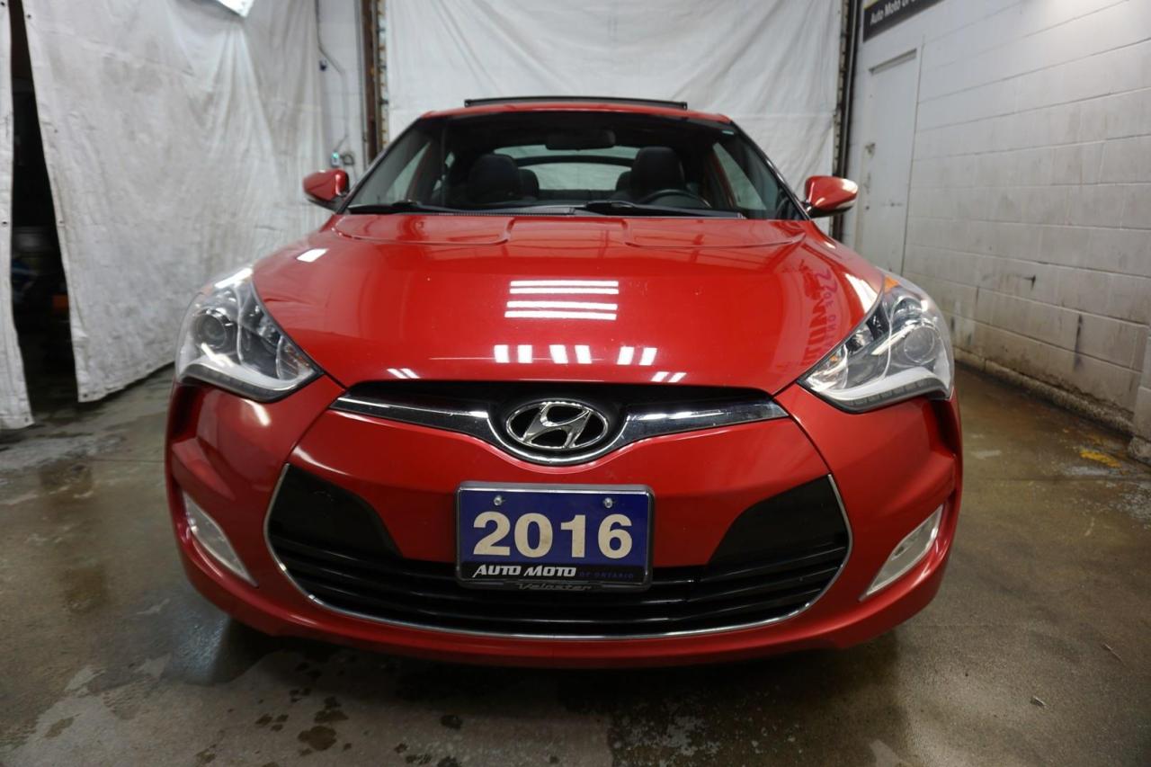 2016 Hyundai Veloster 1.6L 6MT *ACCIDENT FREE* CERTIFIED CAMERA NAV BLUETOOTH LEATHER HEATED SEATS PANO ROOF  CRUISE ALLOYS - Photo #2