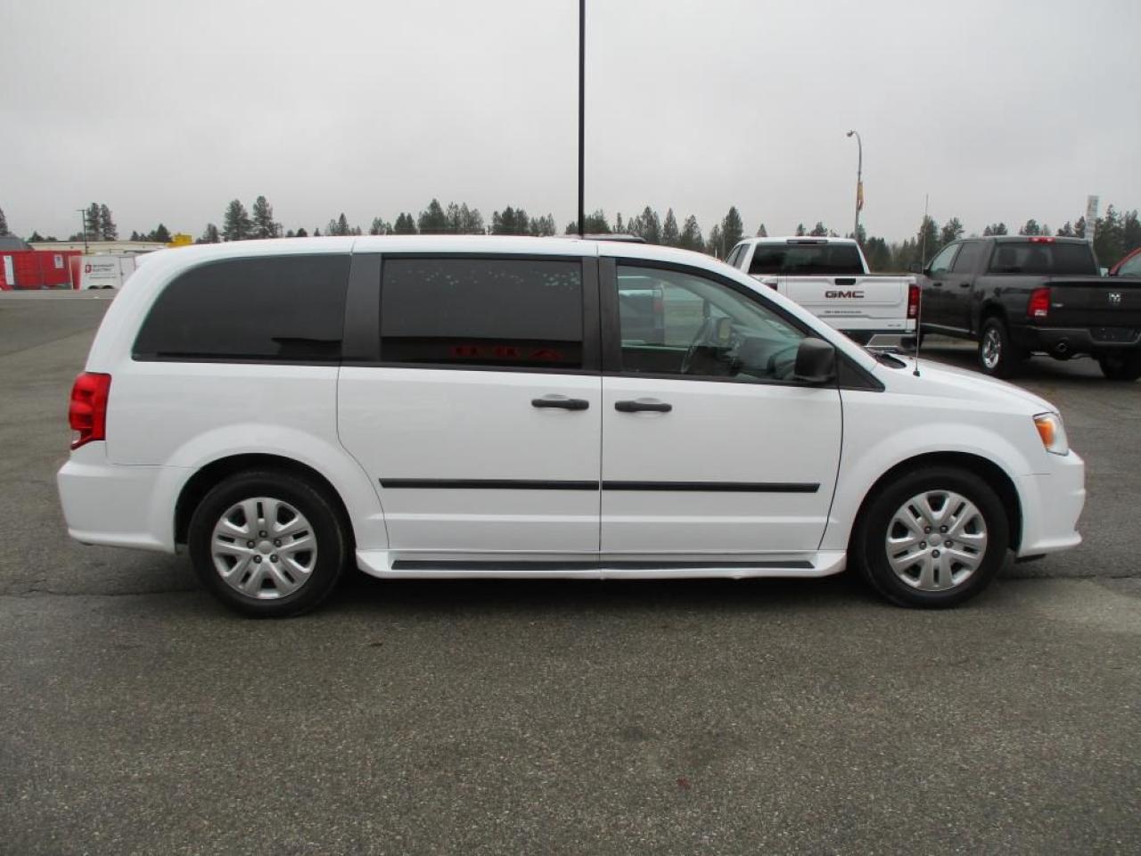 2016 Dodge Grand Caravan SE Photo3
