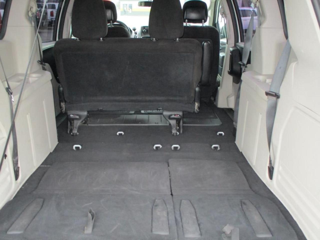 2016 Dodge Grand Caravan SE Photo9