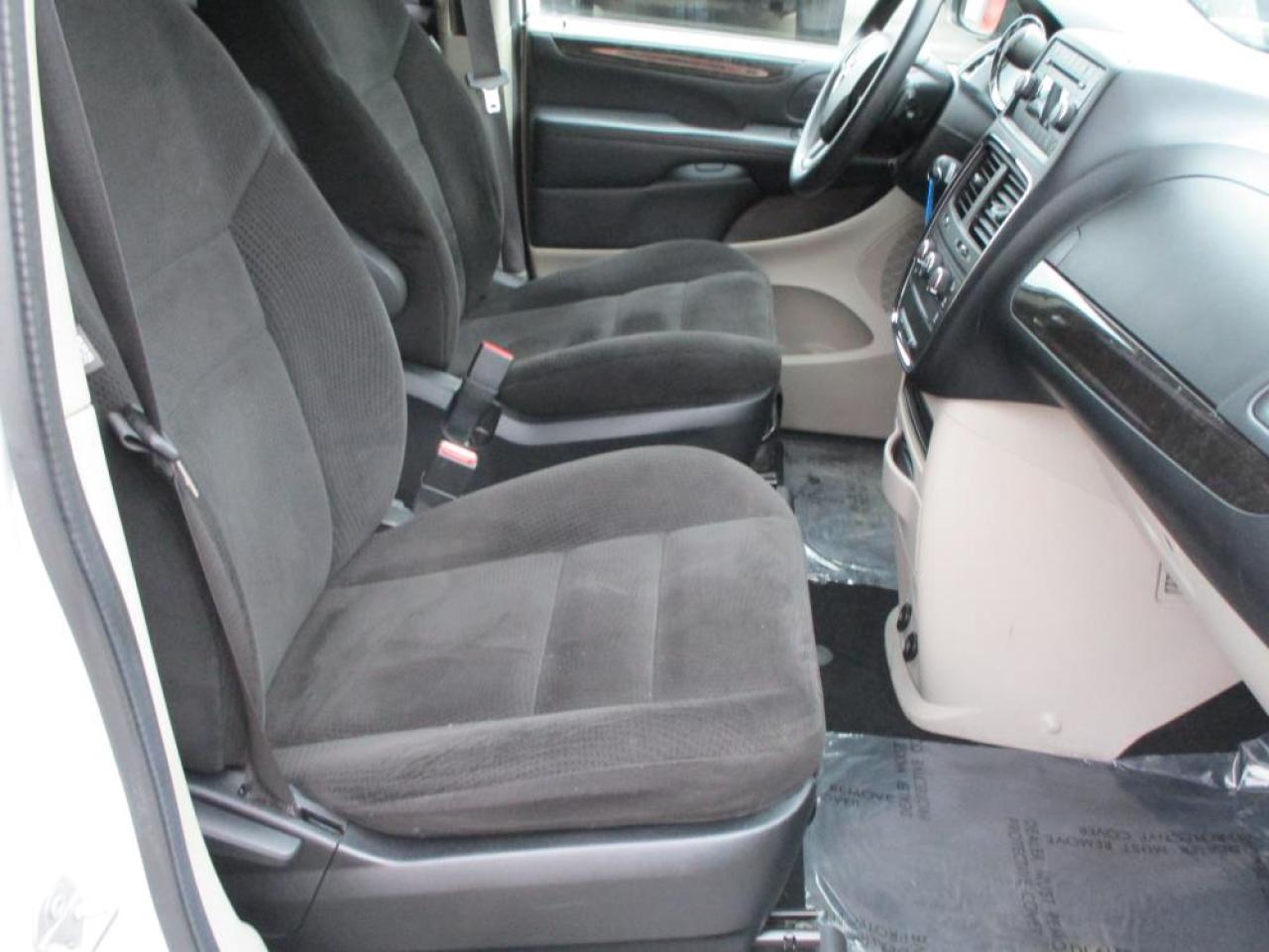 2016 Dodge Grand Caravan SE Photo13