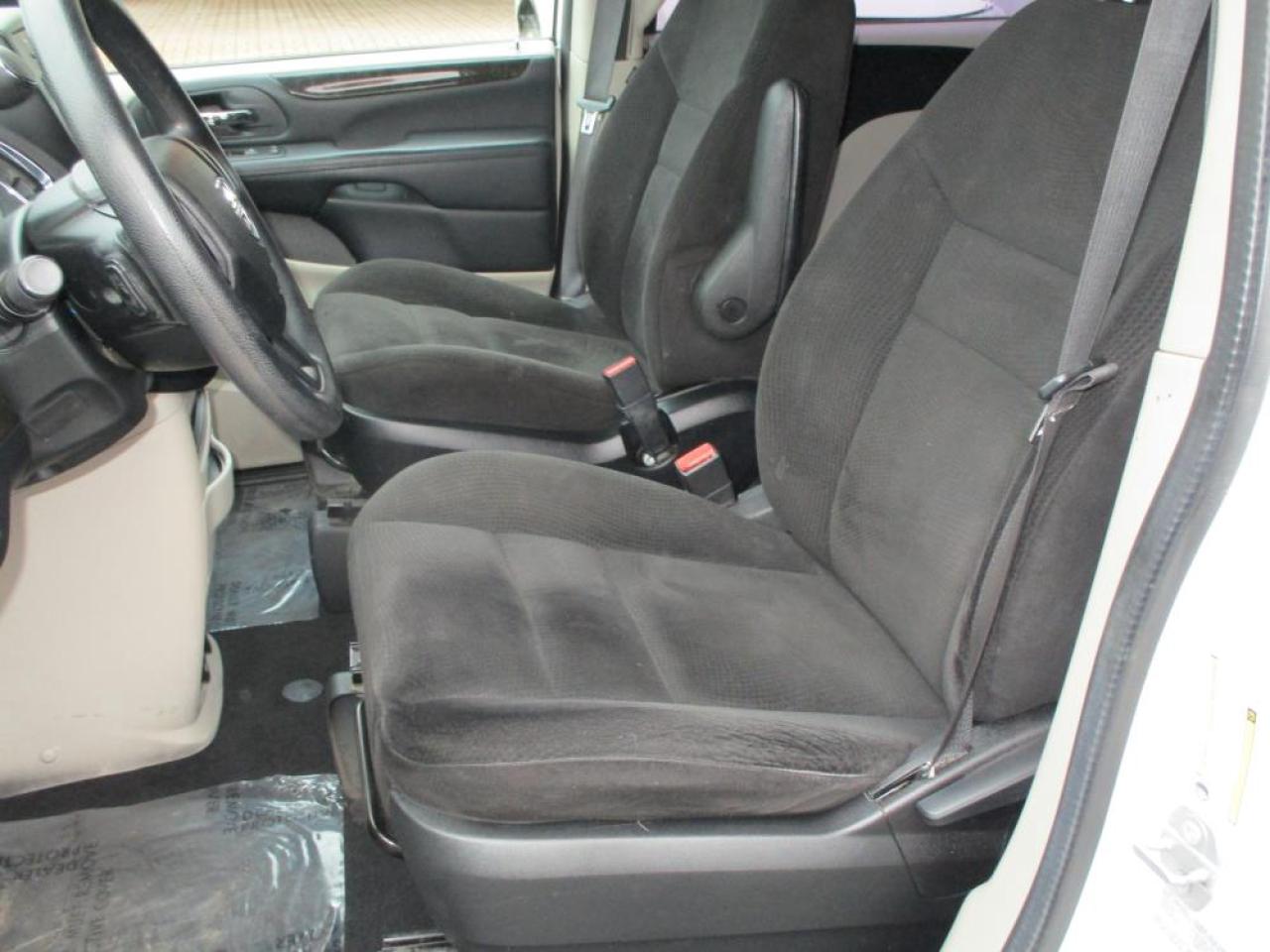 2016 Dodge Grand Caravan SE Photo12