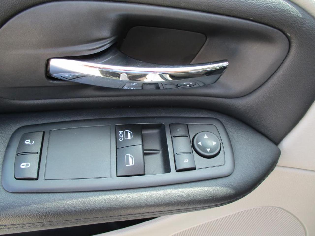 2016 Dodge Grand Caravan SE Photo10