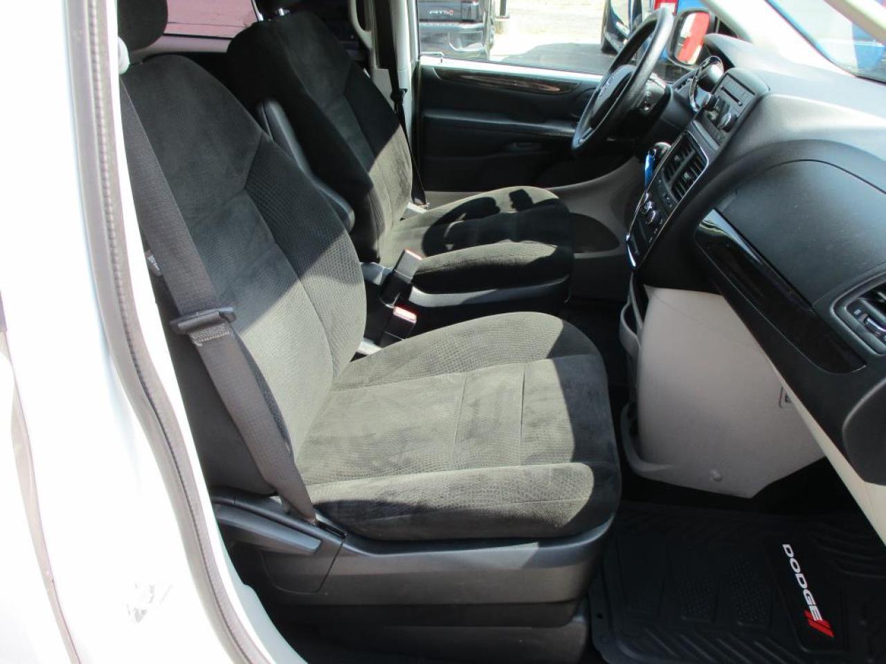 2016 Dodge Grand Caravan SE Photo13