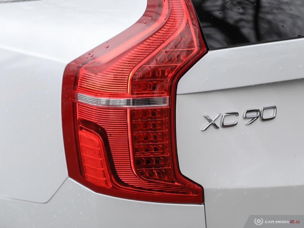 2018 Volvo XC90 T6 Momentum AWD - Photo #11