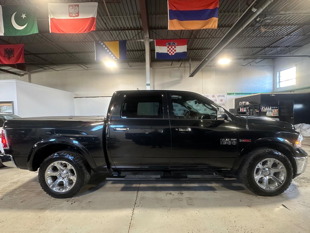 2017 RAM 1500 MSRP $69,758 | LARAMAIE | ECO DIESEL | CREW CAB - Photo #4