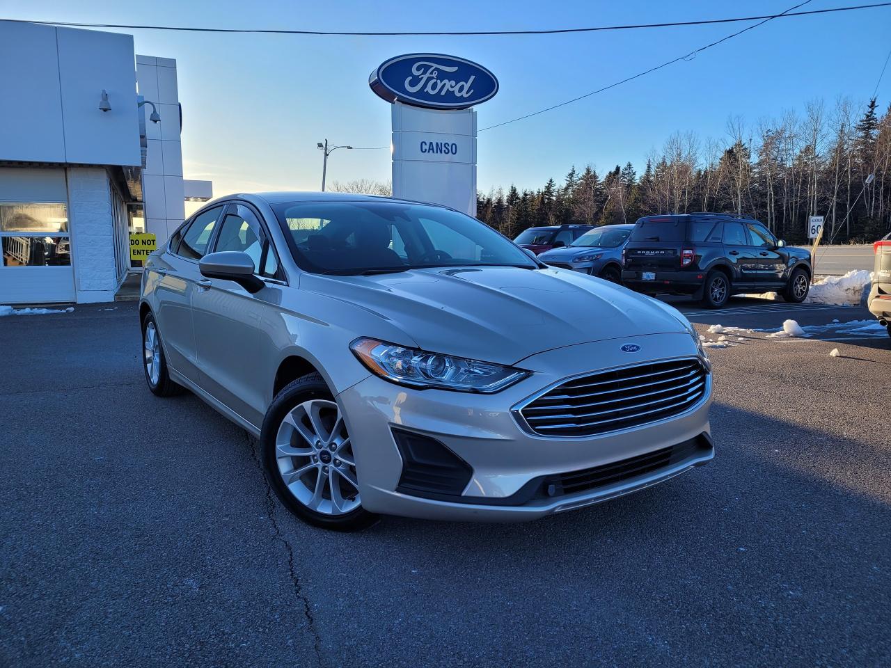 2019 Ford Fusion SE SEDAN FWD W/NEW TIRES Photo5