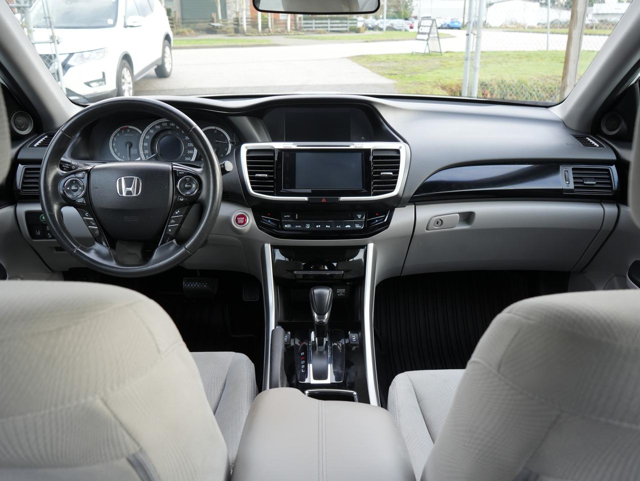 2017 Honda Accord 4dr I4 CVT SE Photo10