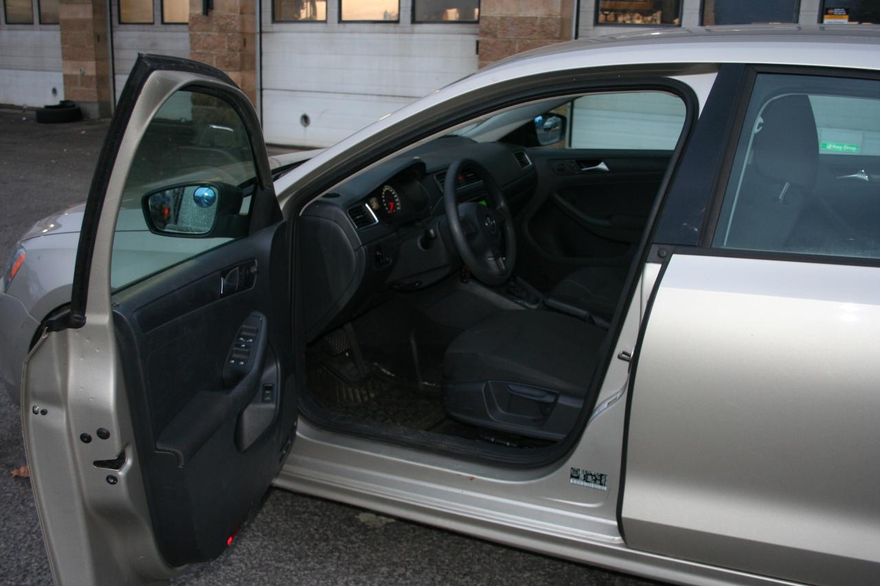 2012 Volkswagen Jetta  - Photo #9