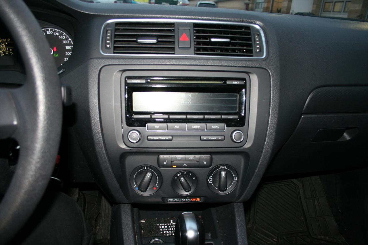 2012 Volkswagen Jetta  - Photo #13