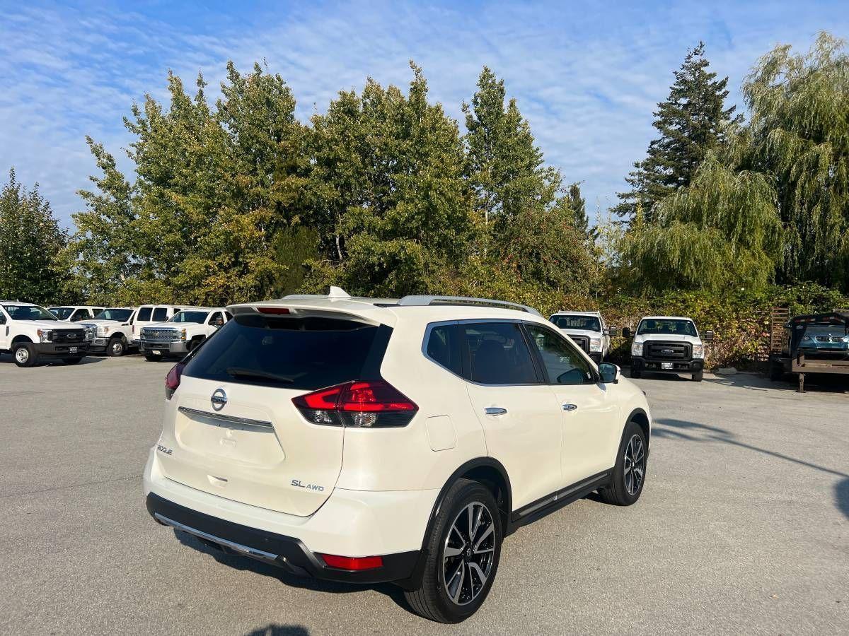 2017 Nissan Rogue SL - Photo #9