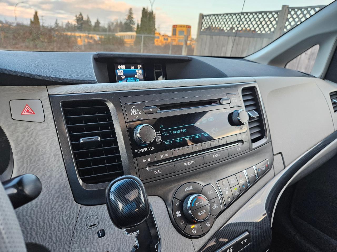 2013 Toyota Sienna  - Photo #12