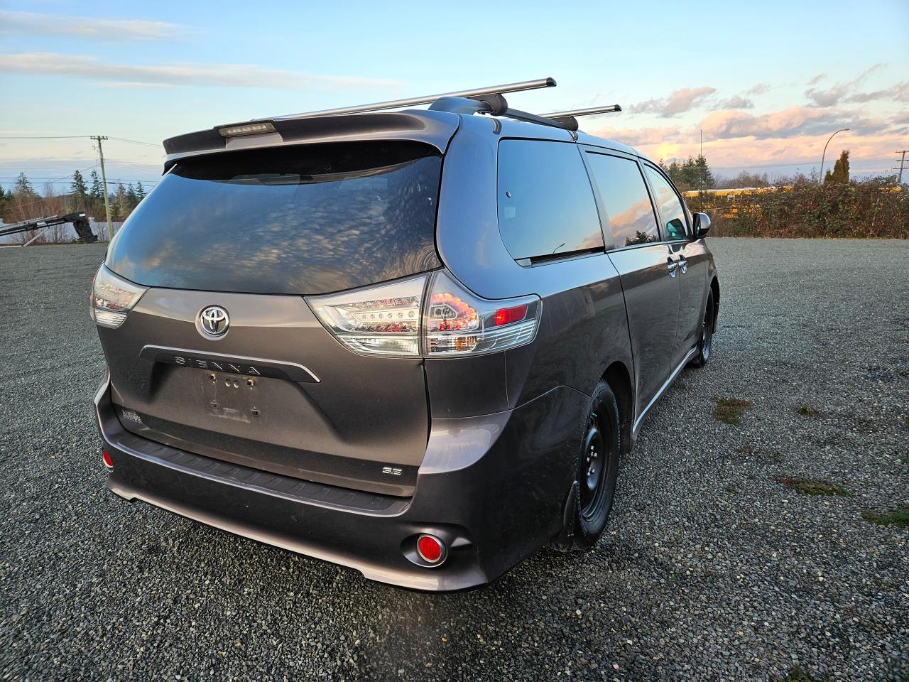 2013 Toyota Sienna  - Photo #6