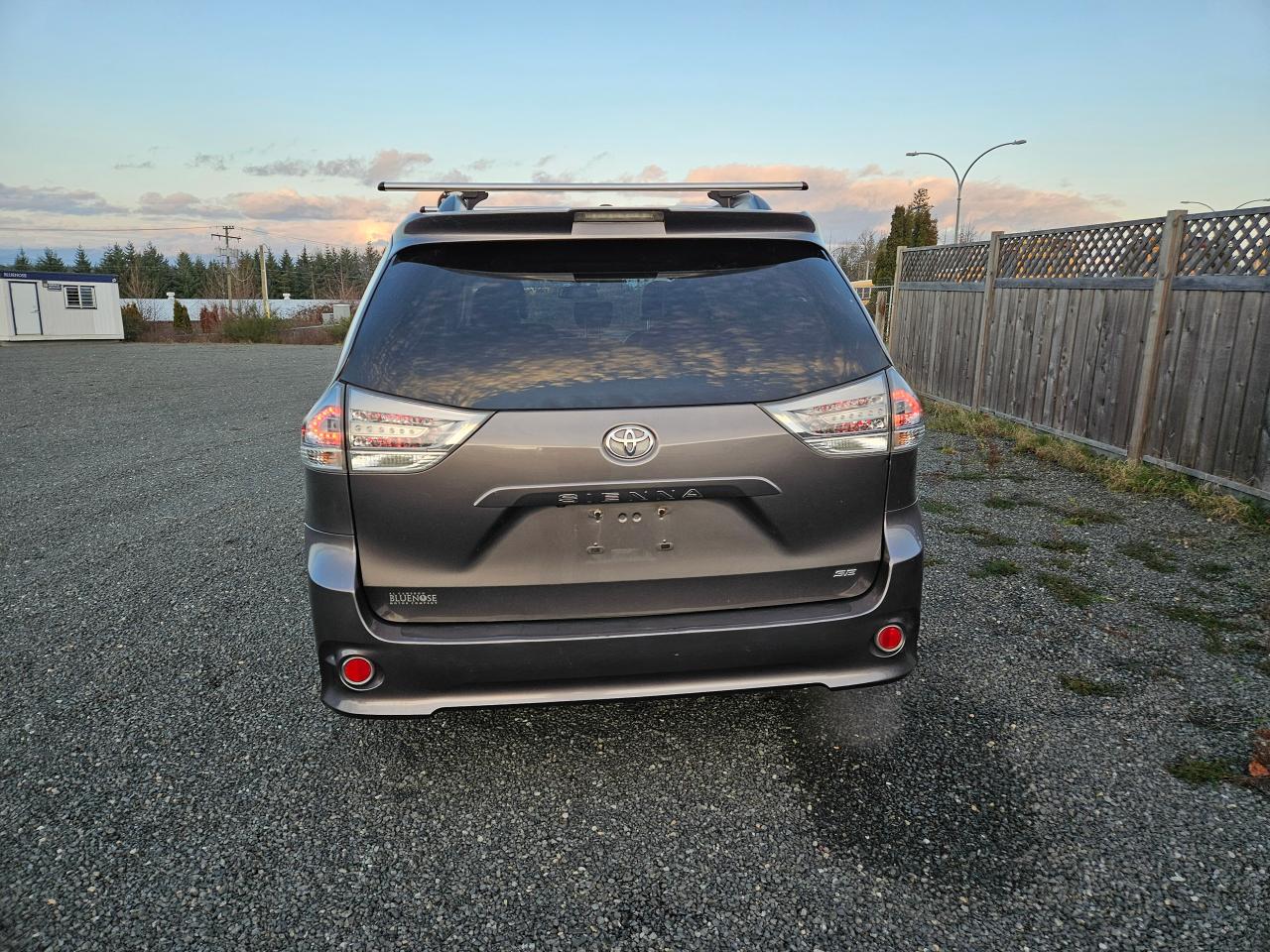 2013 Toyota Sienna  - Photo #8