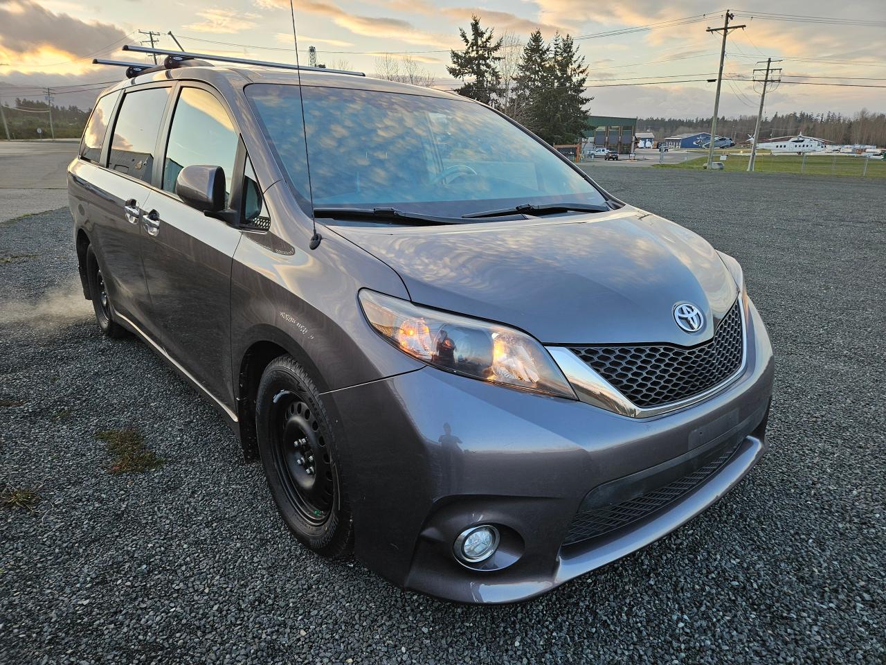 2013 Toyota Sienna  - Photo #4