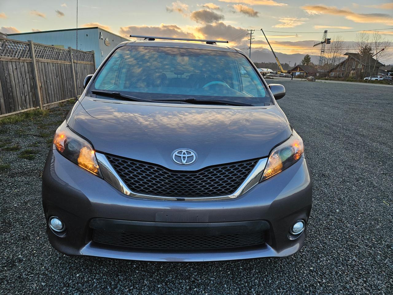 2013 Toyota Sienna  - Photo #2