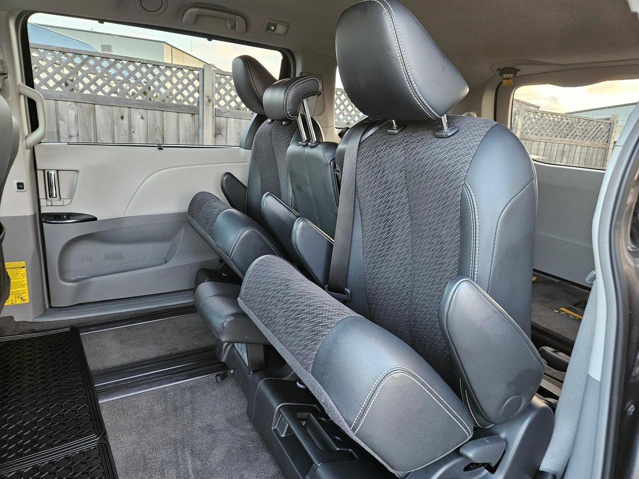 2013 Toyota Sienna  - Photo #19