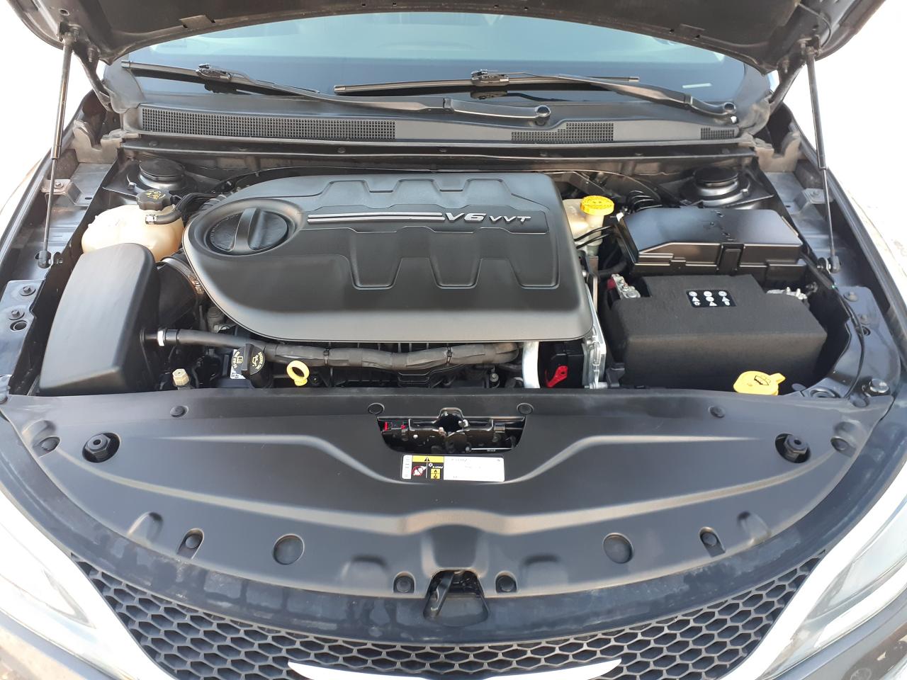 2016 Chrysler 200 C, Lthr, Pano, Remote, BU Cam,Htd Steering & Seats - Photo #6