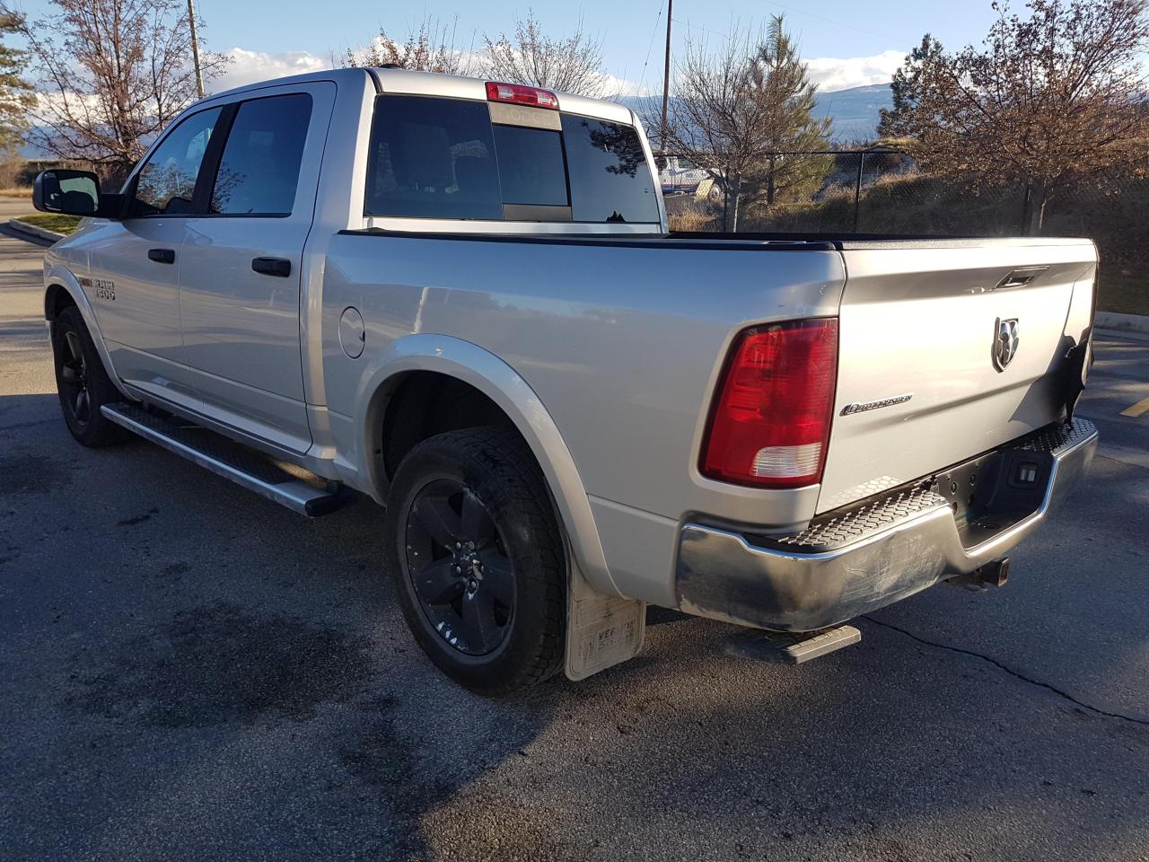 2016 RAM 1500 SLT Crew Cab SWB 4WD - Photo #25