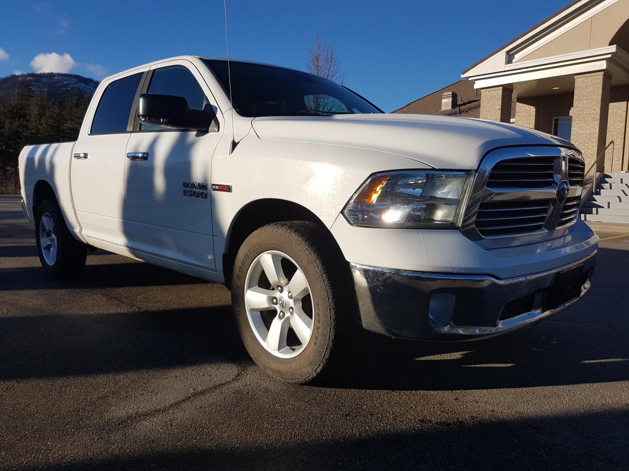 2014 RAM 1500 SLT Crew Cab SWB 4WD - Photo #1