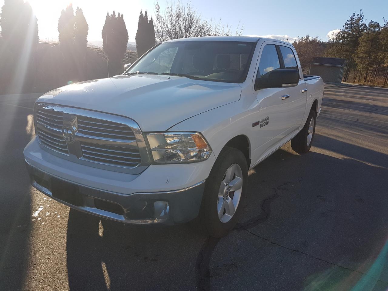 2014 RAM 1500 SLT Crew Cab SWB 4WD - Photo #3