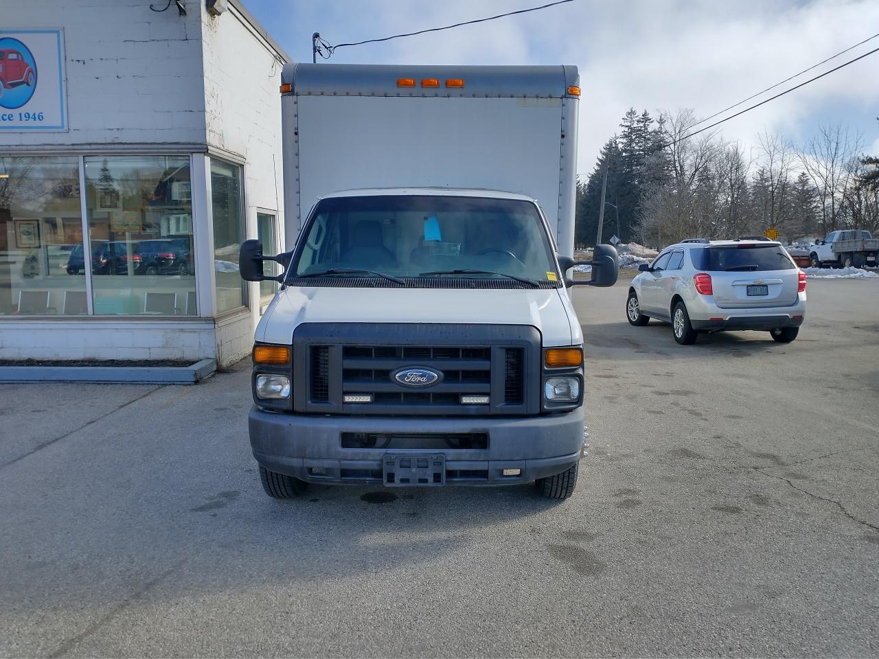 2013 Ford E450  Photo2