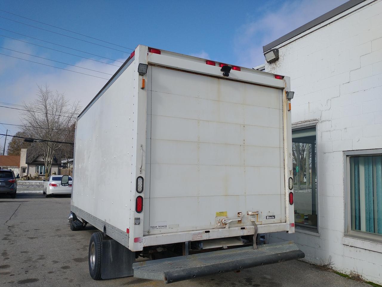 2013 Ford E450  Photo