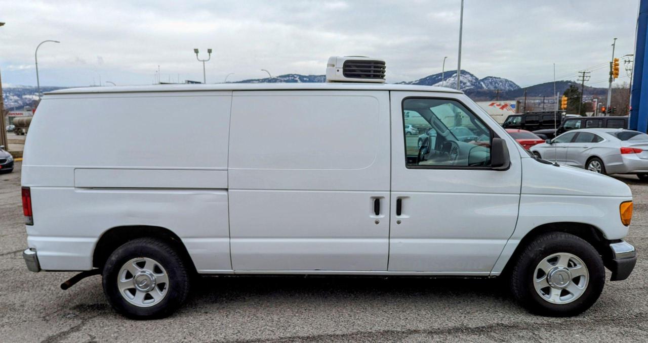 2005 Ford Econoline E-150 Refrigerated Van - Photo #4