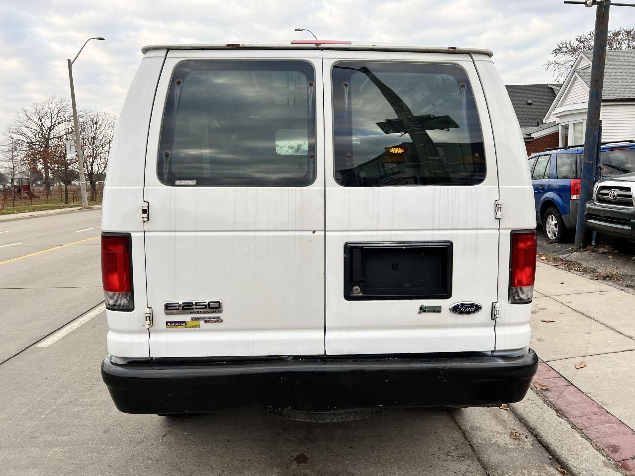 2014 Ford Econoline E-250 Commercial - Photo #11