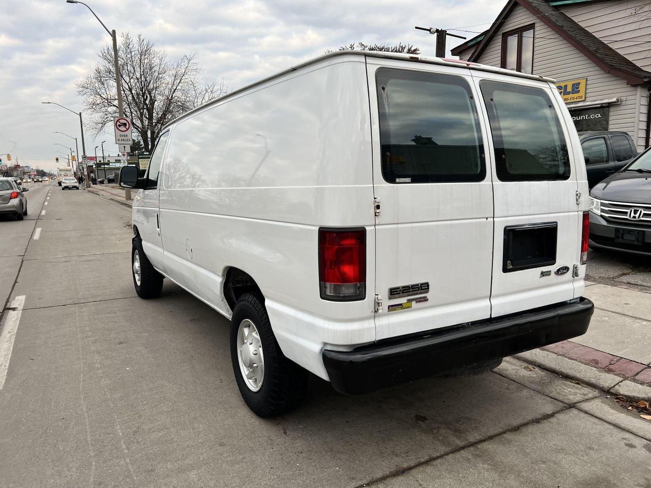 2014 Ford Econoline E-250 Commercial - Photo #12