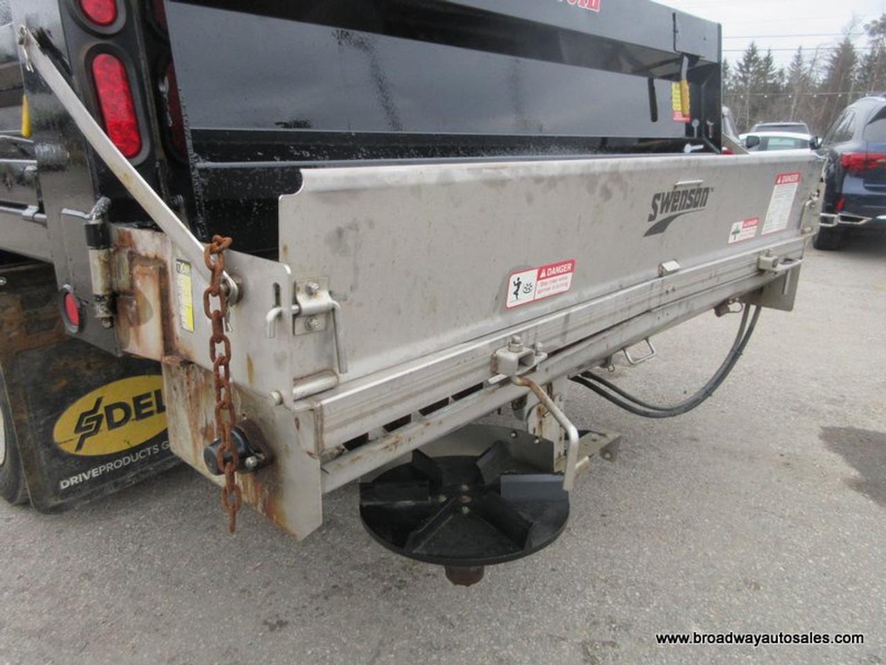 2020 Ford F-550 WORK READY XL-MODEL 6 PASSENGER 6.7L - POWER STROKE DIESEL.. 4X4.. CREW-CAB.. VOTH-HYDRAULIC-DUMP-BOX.. TRAILER BRAKE.. KEYLESS ENTRY.. Photo