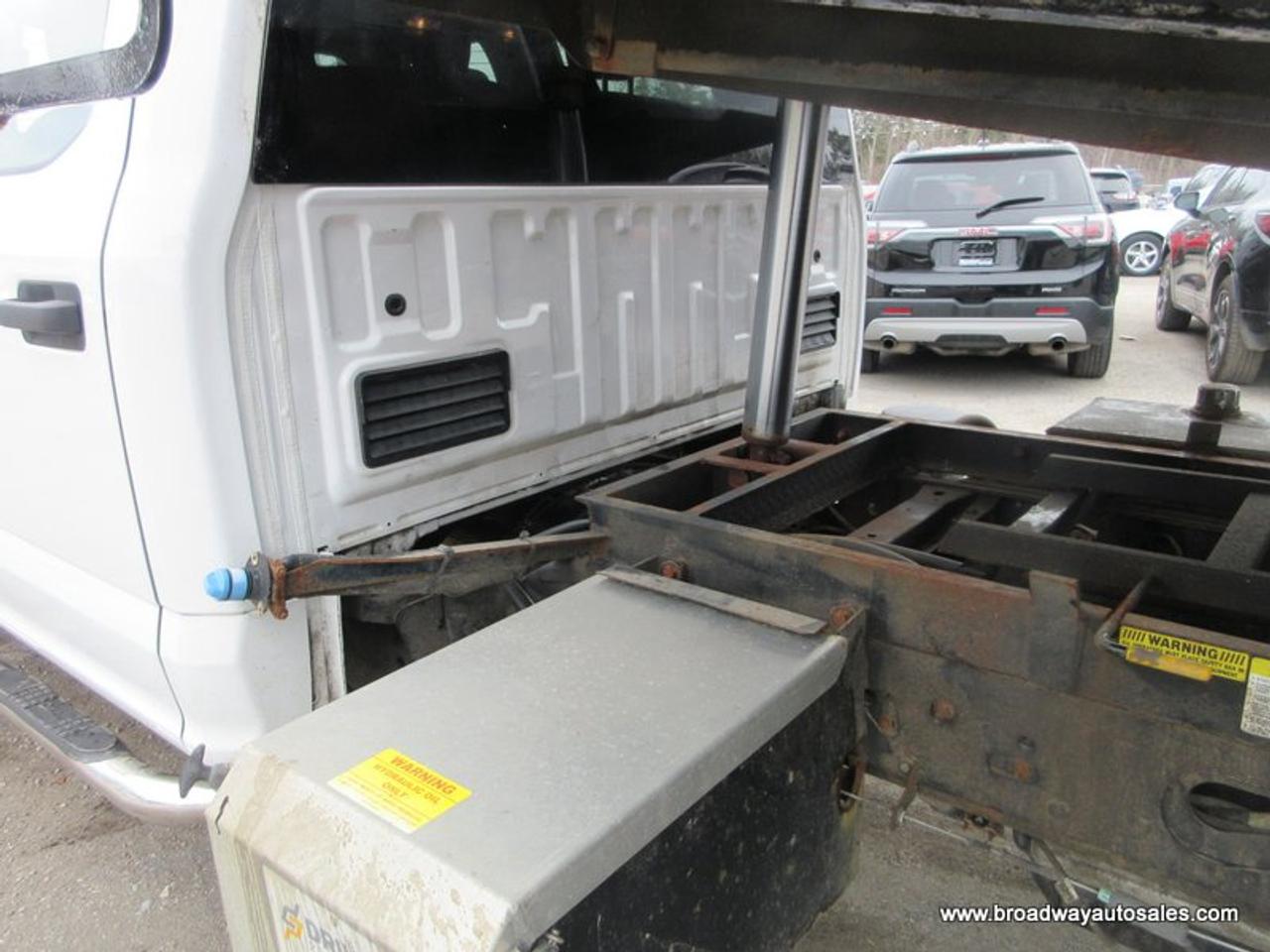 2020 Ford F-550 WORK READY XL-MODEL 6 PASSENGER 6.7L - POWER STROKE DIESEL.. 4X4.. CREW-CAB.. VOTH-HYDRAULIC-DUMP-BOX.. TRAILER BRAKE.. KEYLESS ENTRY.. Photo