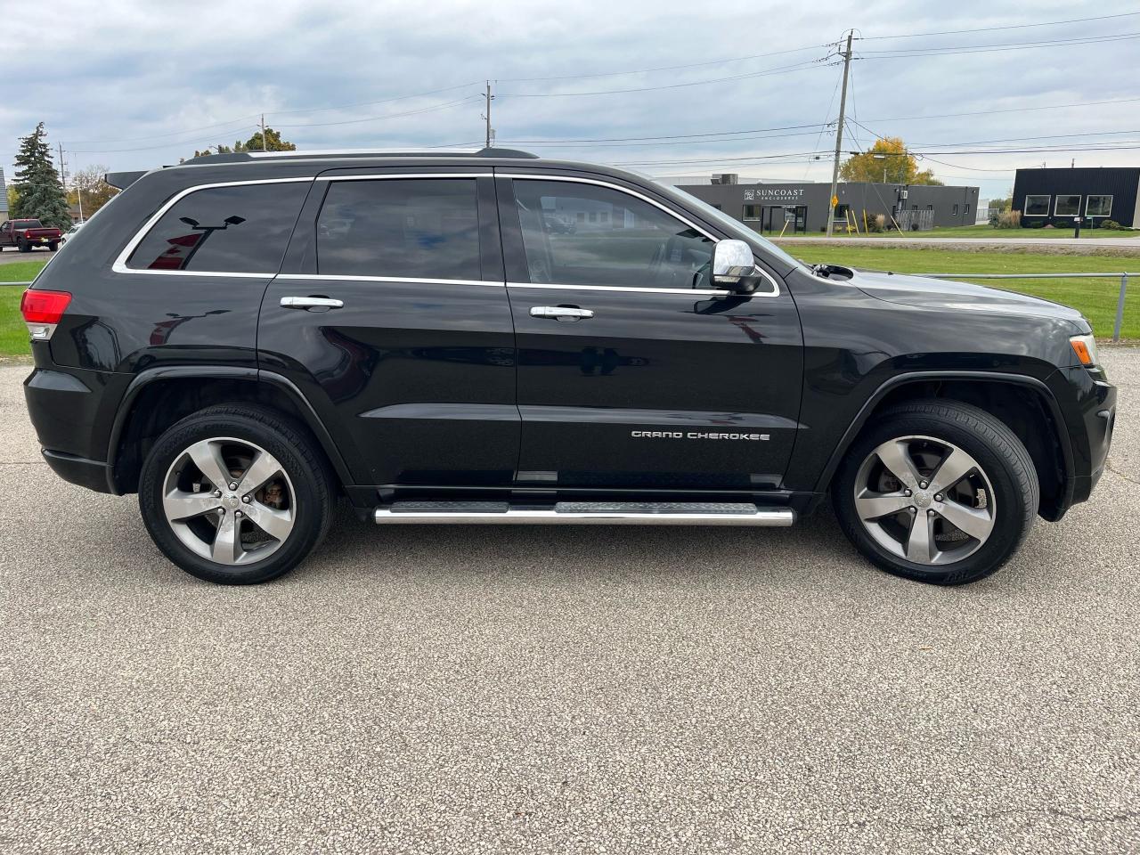 2014 Jeep Grand Cherokee Overland Photo3