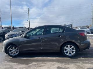 2011 Mazda MAZDA3 4dr Sdn Auto GX P WINDOWS P LOCKS LOW KM - Photo #4